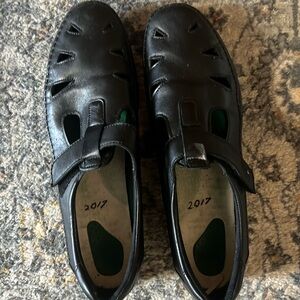 SAS shoes women’s black Velcro